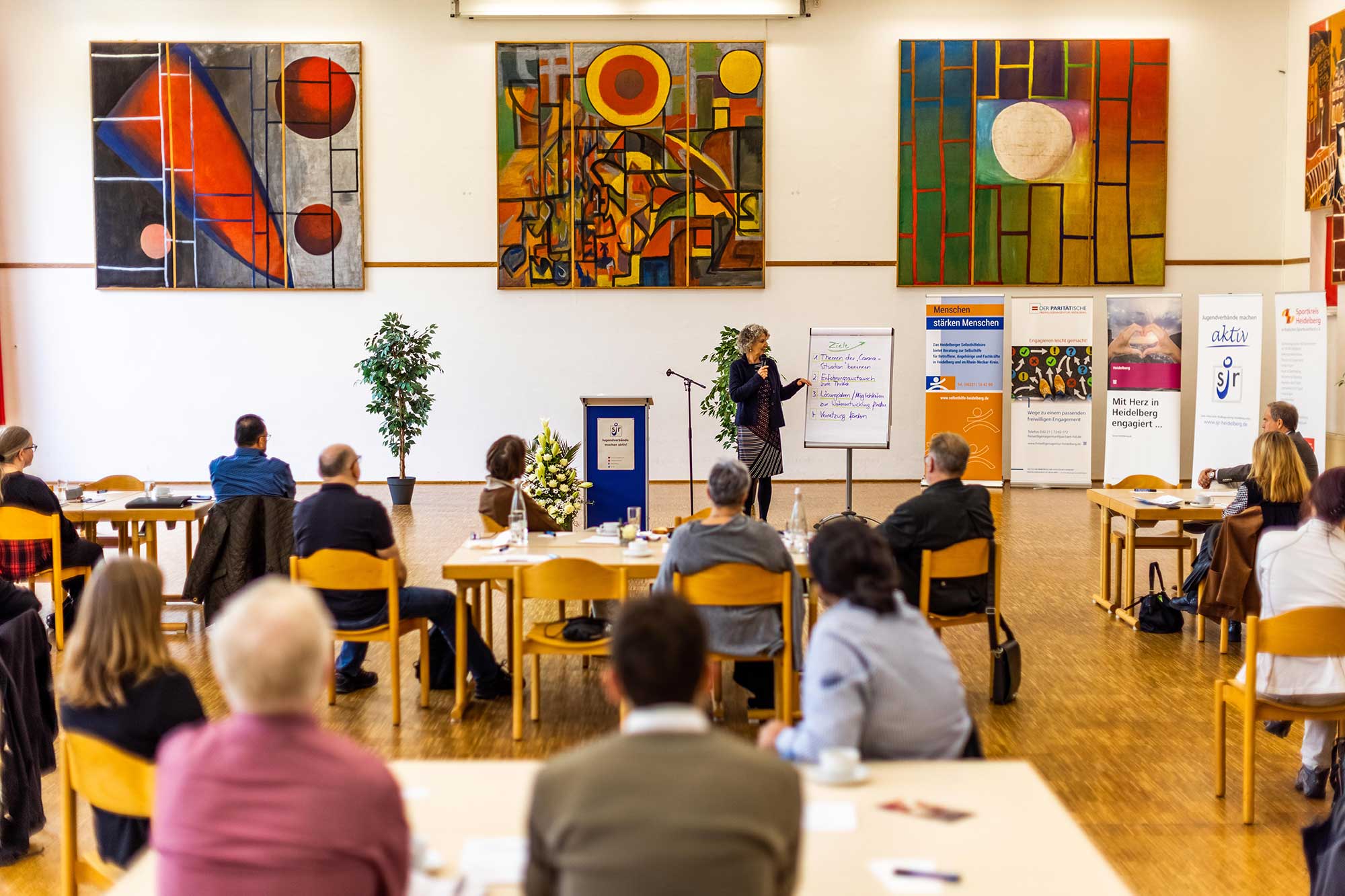 Vereinsvorstände von Heidelberger Vereinen informieren und vernetzen sich beim Heidelberger Vereinsforum